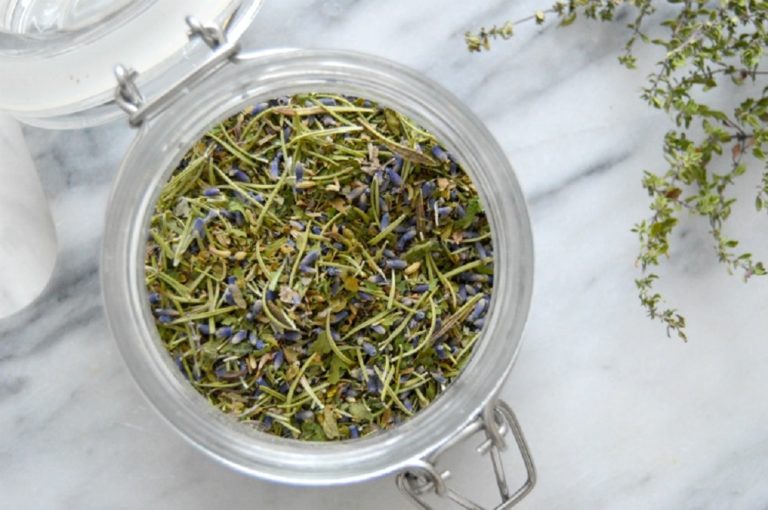 Comment faire des herbes de Provence ? - Épices Review