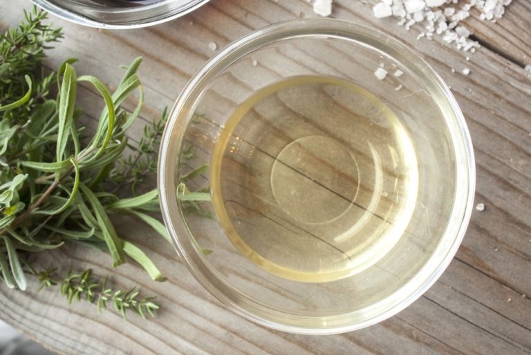 Par quoi remplacer le vinaigre de vin blanc ? Épices Review