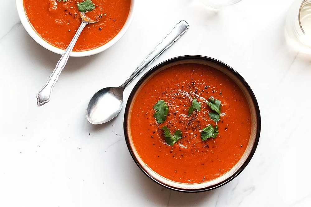 Avec quoi assaisonner la soupe de tomate ?