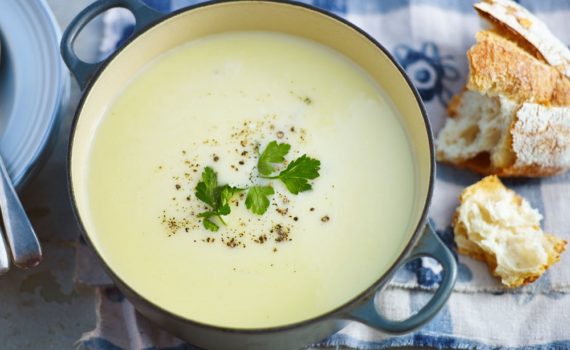 Avec quoi assaisonner une soupe de pomme de terre ?